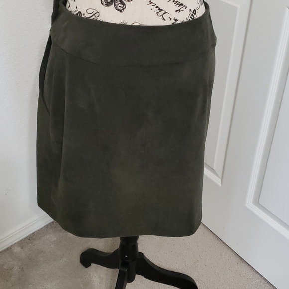 Hillard&Hanson Skirt & Jacket set - Picture 7 of 16